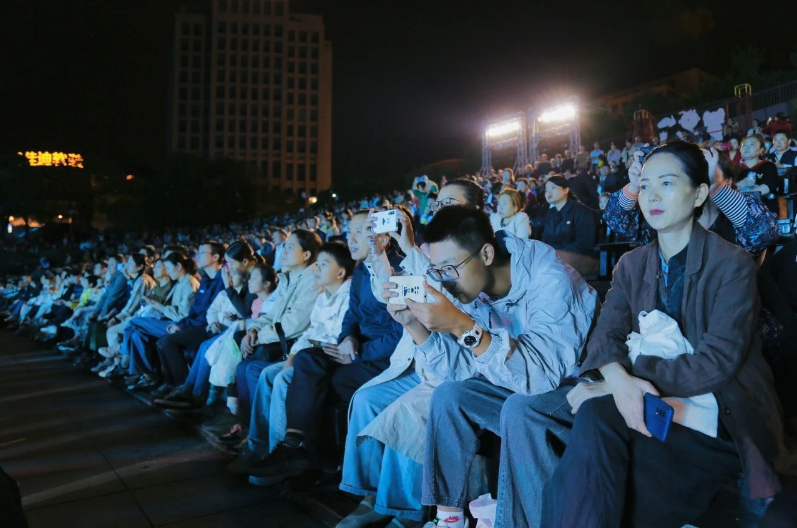 喜迎国庆，共襄文艺盛宴，株洲神农湖水秀广场石峰区专场激情上演