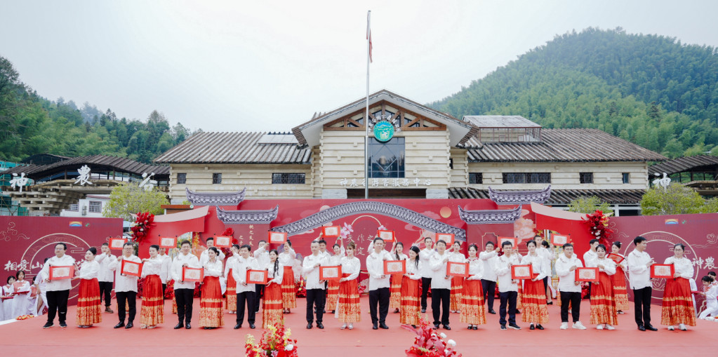 天作之合 情定神农 ——株洲市首届国潮集体婚礼成功举办