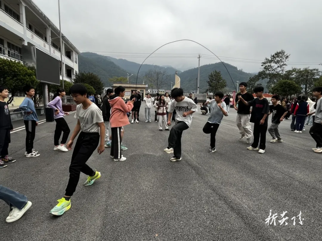 中村瑶族乡民族学校开展秋季运动会