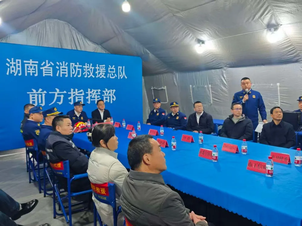 株洲市举行高层建筑灭火救援综合演练