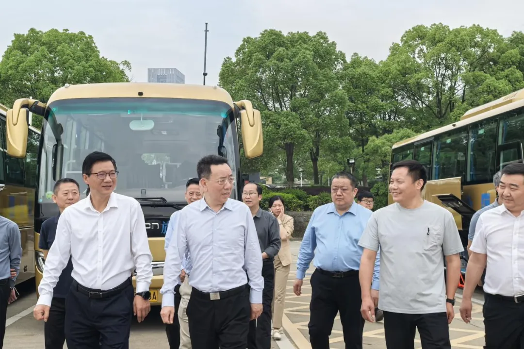市领导赴公务车公司开展“五一”旅游客运安全专项督查