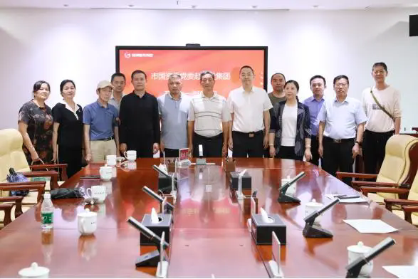 市国资委“七一”前夕走访慰问生活困难党员