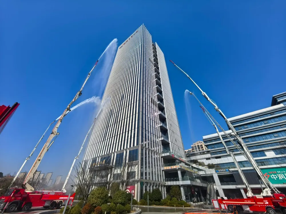 株洲市举行高层建筑灭火救援综合演练