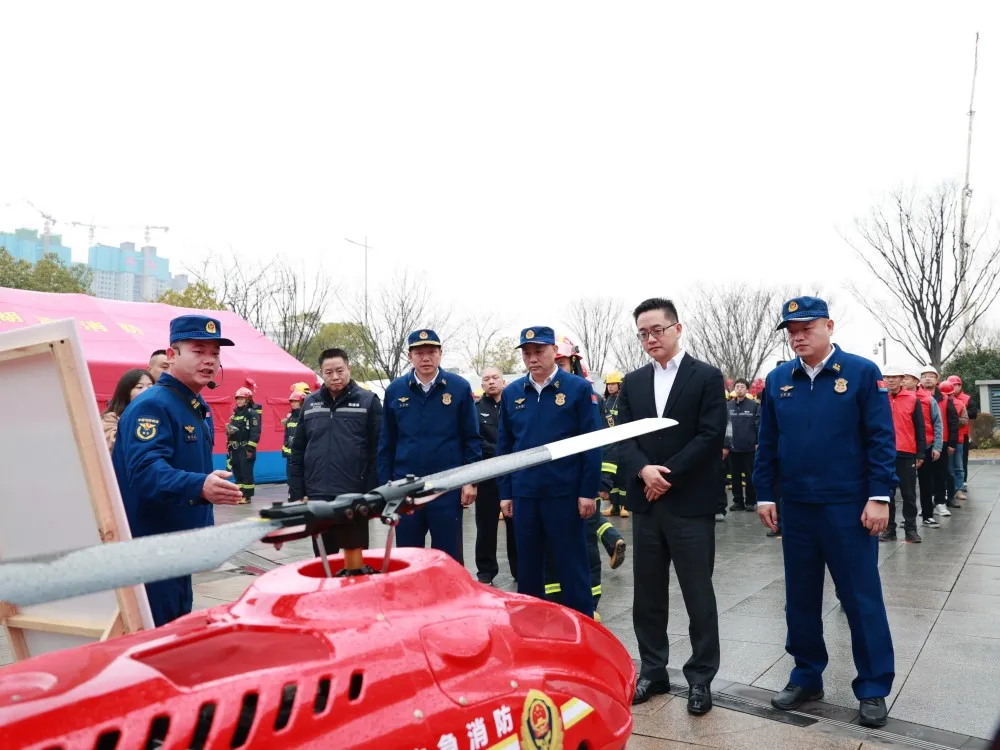 株洲市举行高层建筑灭火救援综合演练