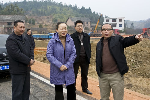 李晖视察沔渡镇晓阳村村级组织活动中心建设