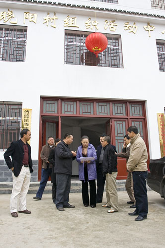 李晖视察沔渡镇晓阳村村级组织活动中心建设