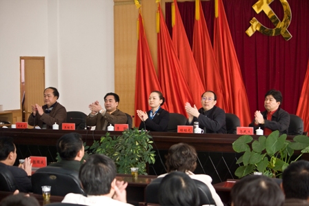 做一个“明、实、正、廉”的书记