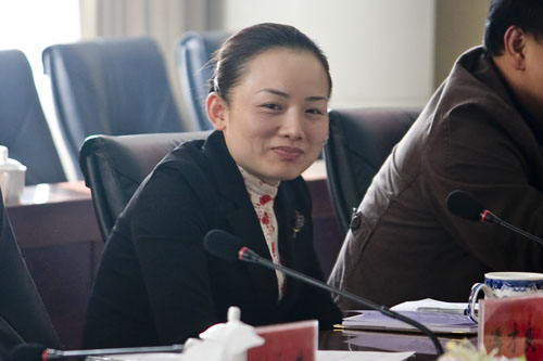 县委、县政府召开党外代表人士座谈会