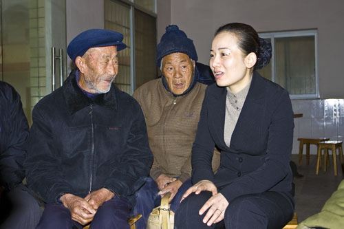 李晖书记看望慰问敬老院老人和特困户