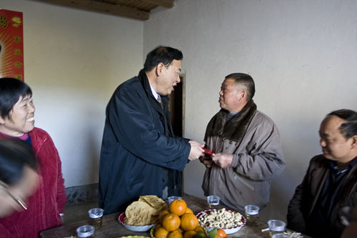 省委组织部副部长郭树人在炎陵视察、慰问