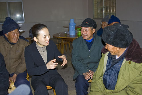 李晖书记看望慰问敬老院老人和特困户