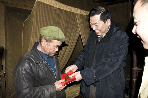 省委组织部副部长郭树人在炎陵视察、慰问