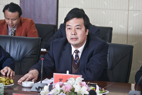 县委、县政府召开党外代表人士座谈会