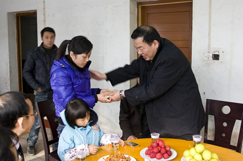 省委组织部副部长郭树人在炎陵视察、慰问