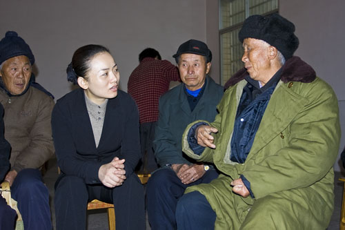 李晖书记看望慰问敬老院老人和特困户