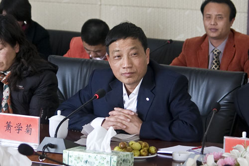 县委、县政府召开党外代表人士座谈会