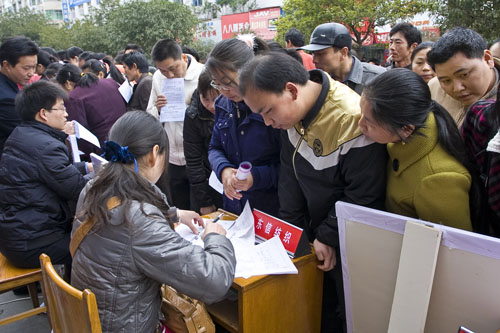 炎陵县成功举办“送政策、送信息、送岗位、送服务”春风行动公益活动