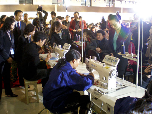 李晖书记率21位农民工上湖南卫视应聘岗位