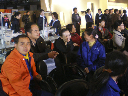 李晖书记率21位农民工上湖南卫视应聘岗位