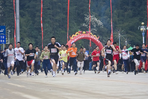 炎陵县积极开展群众文化体育活动，树社会“新风”