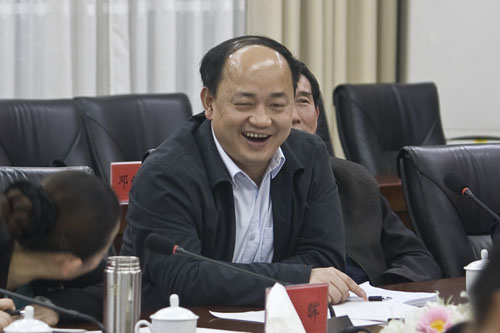 李晖与村官代表座谈：倾听基层百姓呼声 共求农村发展良策