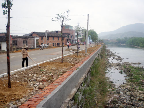 鹿原镇实施绿化建设打响炎帝线“四化”的第二战役