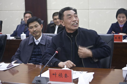 李晖与村官代表座谈：倾听基层百姓呼声 共求农村发展良策