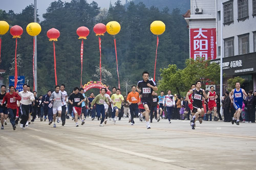 炎陵县积极开展群众文化体育活动，树社会“新风”