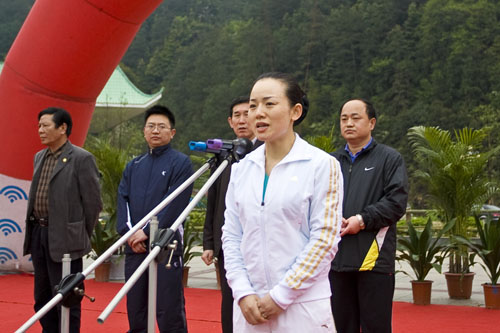 炎陵县积极开展群众文化体育活动，树社会“新风”