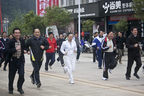 炎陵县积极开展群众文化体育活动，树社会“新风”