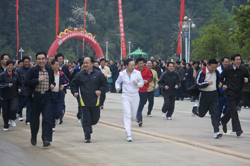 炎陵县积极开展群众文化体育活动，树社会“新风”