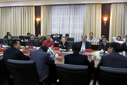 李晖与村官代表座谈：倾听基层百姓呼声 共求农村发展良策