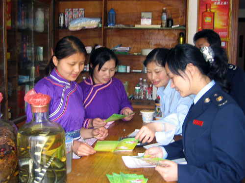 县地税局税法宣传进瑶乡，惠及同胞千万家