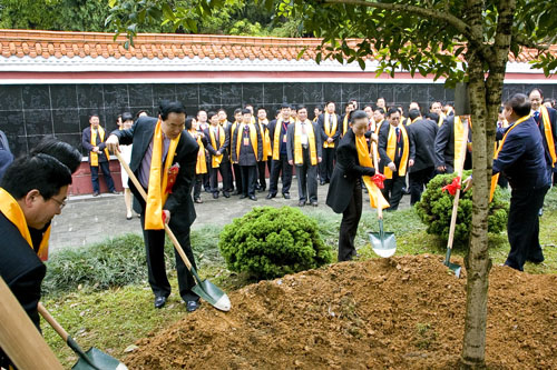 己丑清明湖南有色集团祭祀炎帝陵典礼(图片新闻)