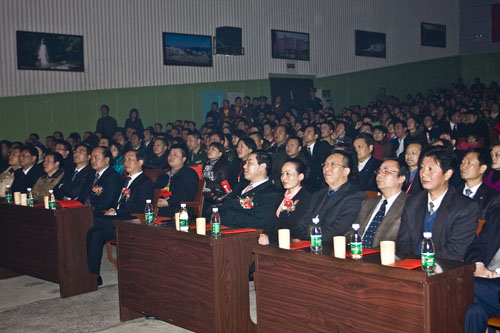 “有色之光”联欢晚会成功举行