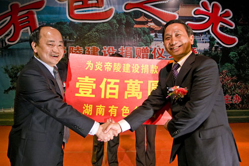 “有色之光”联欢晚会成功举行