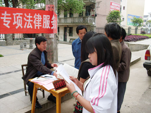 鹿原镇大力开展“应对金融风险、促进‘进位争先’”专项法律服务活动