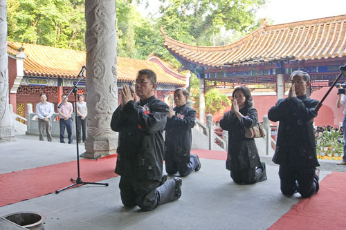 东莞台商子弟学校教职工炎帝陵祭祖