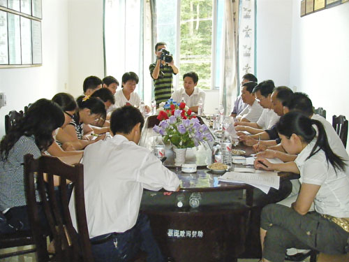 炎陵县举办首届大学生村官论坛并成立大学生村官联谊会、网络党支部