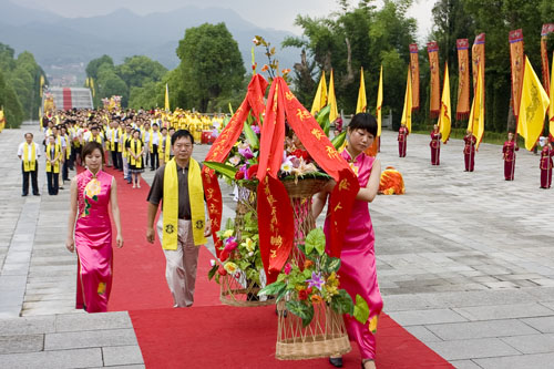株洲市清水塘循环经济工业区社会各界公祭炎帝陵