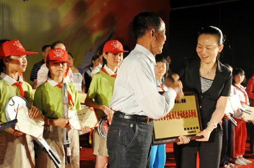 炎陵县举办“六一”国际儿童节、少先队建队60周年庆祝晚会