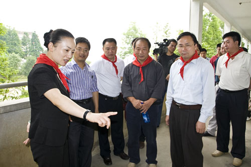 李晖与农村孩子欢度“六一”