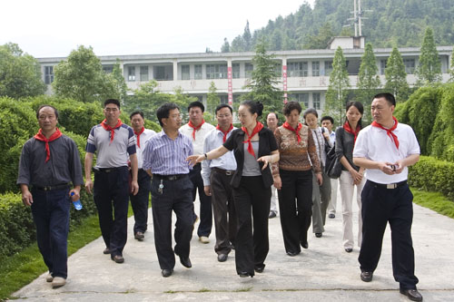 李晖与农村孩子欢度“六一”