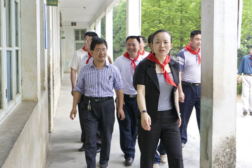 李晖与农村孩子欢度“六一”