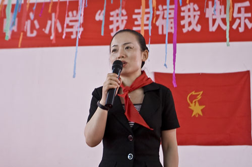 李晖与农村孩子欢度“六一”