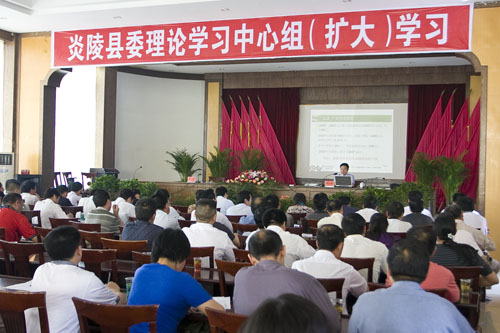 县委理论学习中心组开展集中（扩大）学习