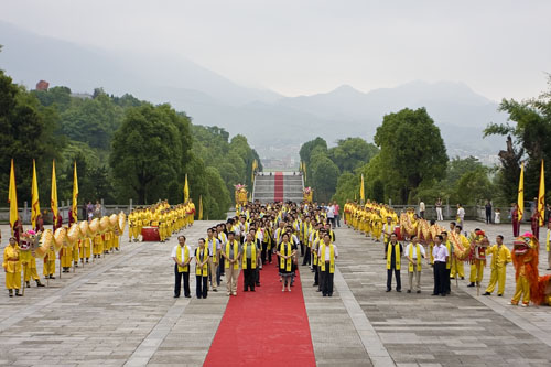 株洲市清水塘循环经济工业区社会各界公祭炎帝陵