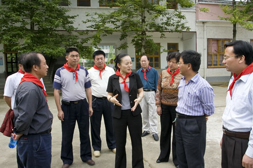 李晖与农村孩子欢度“六一”