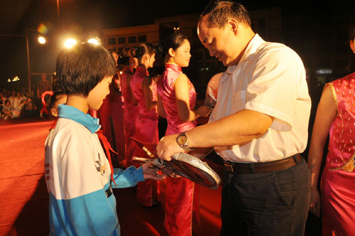炎陵县举办“六一”国际儿童节、少先队建队60周年庆祝晚会