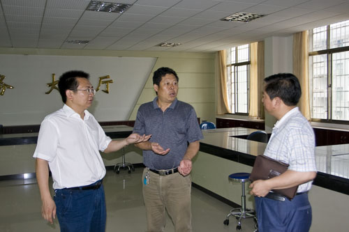 市政府督查组在我县考察政务中心建设